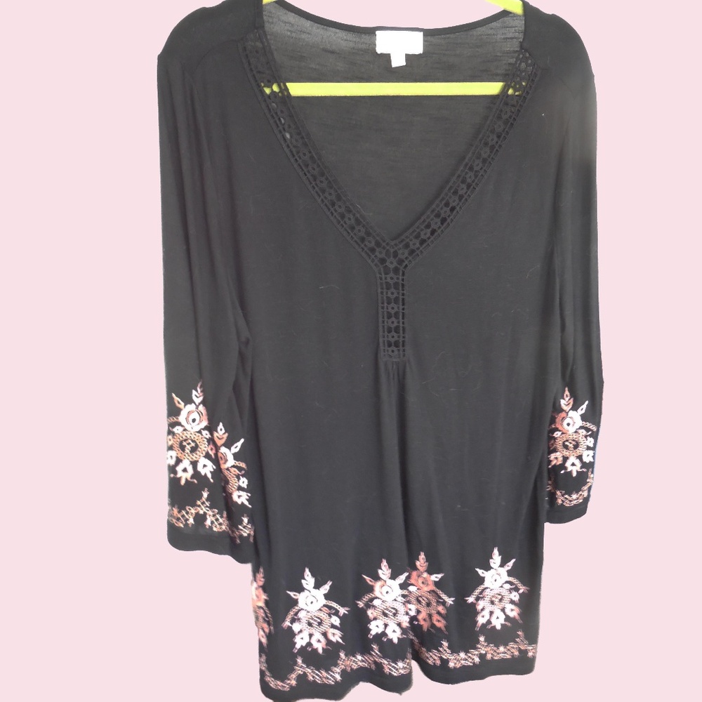 Tres Jolie Sz 1X Embroidered Tunic Top Black with Peach Embroidery